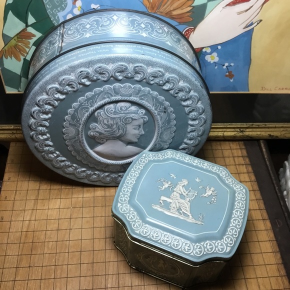Vintage Coordinated Metal Tin Boxes Soft Blue White Cameo Jasperware Look - Picture 11 of 11